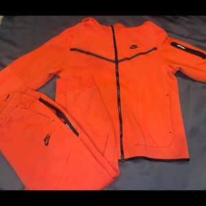 Men’s Nike sweatsuit red size large